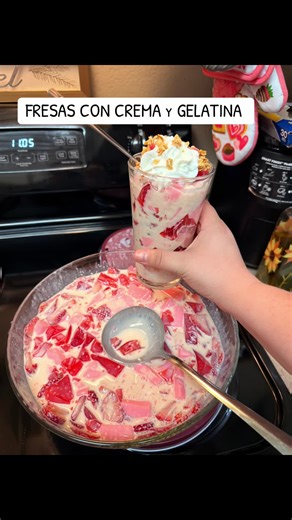 Delicious Fresas con Crema Recipe with Gelatin