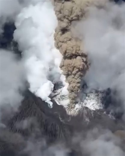 Ambae Volcano Alert Raised to Level 3 (Minor Eruption) Ambae’s Volcanic Alert Level has been raised to Level 3, indicating a minor eruption. According to the official VMGD bulletin (Alert Bulletin N°02-2026) issued on February 23, 2026, at 13:28 local time, activity remains confined to Lake Voui inside the summit caldera. Current hazards are limited to an approximately 3 km Danger Zone B around the active vent. Intermittent ash emissions have continued since late 2025, with no major lava flows o