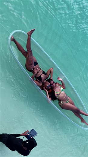 Book your clear kayak shoot today🇯🇲🫵🏽 . . . #montegobayjamaica🇯🇲 #thingstodoinjamaica #clearkayakphotoshoot #clearkayakphotos #birthdayideasinjamaica