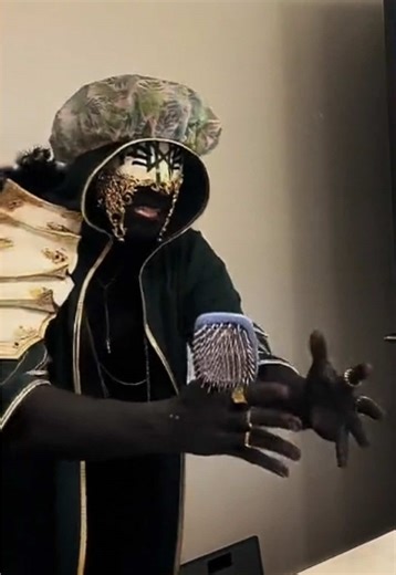 “Hey Vess what takes you so long to get ready?” Meanwhile:… #sleeptoken #vessel #fyp #funny #arcadia