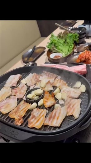 コサリ元 | コサリ元です。 １月24日より、新フェアー開催いたします🙇 内容はサムギョプサルセットにオカズやホルモンやチゲ等が付いて、なんと‼️ 5,500円👏 大変お得なセットメニューになっております。 #太田 #韓国料理 #焼肉 #サムギョプサルセット | Instagram