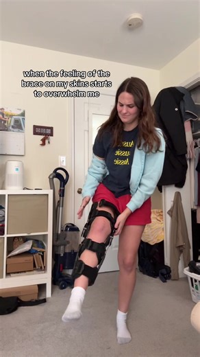 and this is why i like to wear a leg sleeve under it #kneebrace #kneesurgeryrecovery #kneerehab #kneesurgery #mpflreconstruction