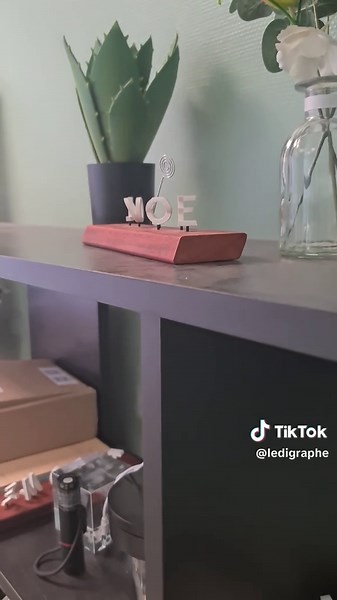 Un cœur avec les mains ? Trop classique ! Découvrez un lien unique entre une maman et son enfant… dans un digraphe ✨ Une création originale, pleine de sens et d’émotion 💫 Et vous, pour quelle occasion offririez-vous un digraphe ? 💝👇 #CadeauOriginal #Digraphe #IdéeCadeau #ArtÉmotionnel #LienUnique