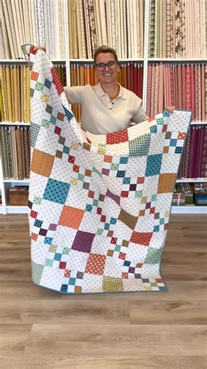 Edyta Sitar on Instagram: "Warning: once you see this Cranberry Chain Quilt, you’ll want one too, 😍🪡 easy, cozy, and just the right pop of color! Hashtags: #CranberryChayen #QuiltLove #CozyVibes #QuiltingFun #HandmadeWithLove #QuiltLife #DIYQuilt #CraftyCreations #SewMuchFun #TextileArt #QuiltingCommunity #ColorPop #HomeCozyHome #QuiltObsessed"