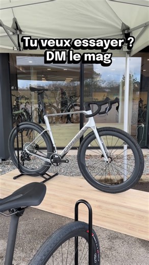 Véloland Lorient on Instagram: "🚴‍♂️ La gamme Orbea Gravel est arrivée chez Veloland Lorient ! Envie de sortir des sentiers battus, d’avaler les kilomètres ou de tester le gravel pour la première fois ? 👉 Ces vélos sont dispo à l’essai en magasin Passe nous voir, on t’aide à trouver le gravel qui te correspond 🔥 ORBEA DENNA, avec assistance électrique. ORBEA TERRA pour les aventuriers. ORBEA TERRA RACE pour les énerver. 📍 Veloland Lorient 📩 DM ou passage en magasin pour réserver ton test Du