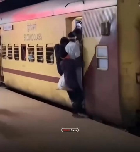 39K views · 302 reactions | Life is not easy for everyone 梁 | Ｅｍｏｔｉｏｎｓ.xd | Facebook