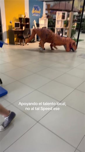 Baile del Dino de Multicenter en SCZ