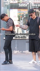 413K views · 3K reactions | Agarrando la mochila de la gente | Jacob Valencia | Facebook