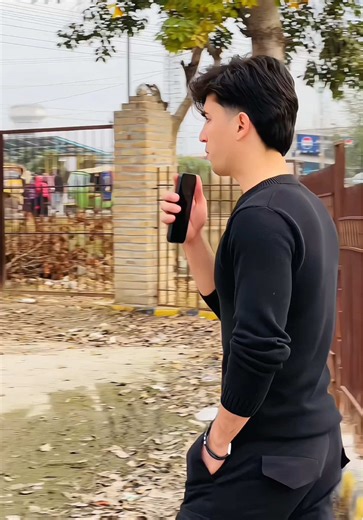 Engaging Random Public Questions to Spark Conversations