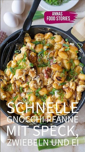 Schnelle Gnocchi Pfanne mit Speck, Zwiebeln und Ei - Einfaches Mittagessen oder Abendessen Rezept
