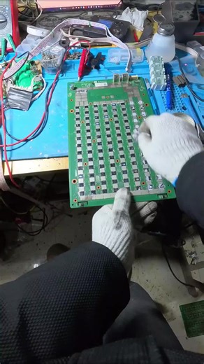 No visible burn or damage. Still, one silent ASIC had failed internally. Replacement solved the mystery. #Motherboard #Repair #Hardware #Electronics #PCB #bitmain #bitcoinmining #jinglemining #Miner #crypto #antminer #watercooling