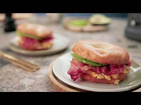 Egg and bacon breakfast bagel | KitchenAid UK
