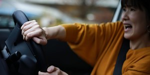 マジ勘弁！高速道路で前の車が「急ブレーキ」…追突したら、誰のせい？ - 弁護士ドットコムニュース