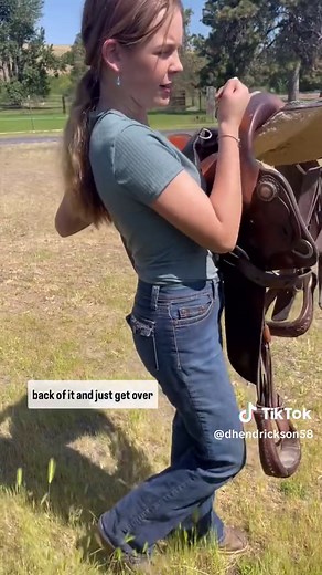 Learning a few simple things helps your horse to be comfortable during and after being saddled. #saddleup #horsegirls #horsingaround