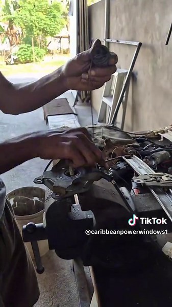 manual regulator converted to powered. contact us today @ 379-2350 located #17 jaffar street bamboo #2 #fyppppppppppppppppppppppppppppppppppp #fyyyyyyyyyyyyyyyy #manual #power #regulator #trucks #powerwindow #motors #trinidad