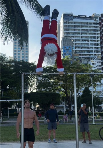 Ông Già Noel Mạnh Nhất: Sự Phản Ứng Đầy Thú Vị