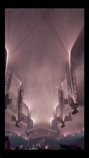 12 independent moving heads, flexible and dynamic.#stagelighting#LEDmatrixlight
