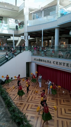 Hula Show at Ala Moana Center 03. Honolulu, Hawaii. 🥰😎 09.2025 #hulashow #huladancer #huladance #hula #dancer #dance #hawaiidance #culture #art #beautiful #love #alamoanacenter #alamoana #ハワイ #ハワイ旅行 #hawaii #oahu #hawaiitravel #hawaiilife #followus #allyhawaii #ellievloghawaii | Ally Hawaii