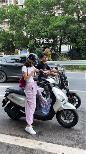 Met a small potato on the road, operation was amazing Five Sheep Honda NWM125 Motorcycle Female