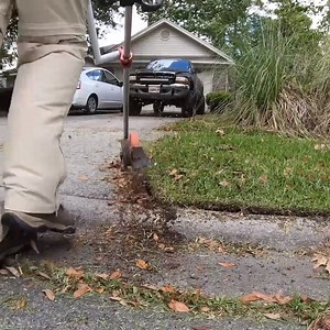 Johny from Blades of Grass Lawn Care is keeping his customers' edges on point this season with the Husqvarna 525ES straight shaft edger. Do you prefer an edger or string trimmer for edging? Learn more about the 525ES: https://www.husqvarna.com/us/products/edgers/525es #HusqySquad | Husqvarna