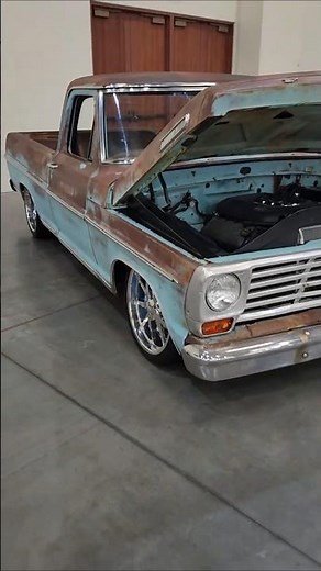 Crazy surprise in this 'rust'ic classic truck. I guess rust is an "in" thing now. @Sevierville