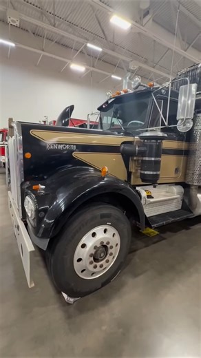 Chrome Class The Bandits Kenworth W900 #automobile #bigrig #dieselpower #trucking