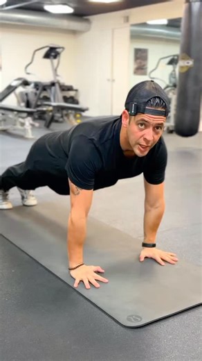 alejandromatiasfitnes | If you can hold these positions for 30 seconds each, you just trained your core in under 5 minutes. High plank Low plank Side plank right... | Instagram