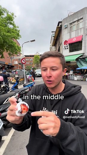 Exploring Delicious Taiwanese Desserts in Taipei