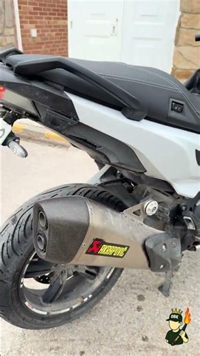 BMW C650 GT con escape Akrapovic + Dbkiller premium 