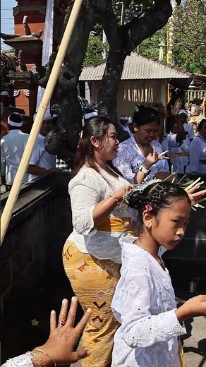 Javanese Girls When Dancing Balinese, The Ideal Javanese Girls