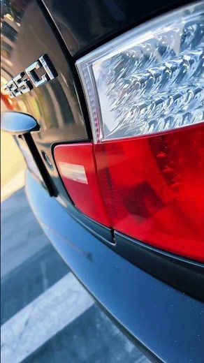 Step inside the 2006 BMW 325CI