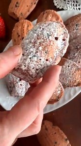 15K views · 200 reactions | Dolci e coccole di Miki prepara per noi le MADELEINE CON GOCCE DI CIOCCOLATO! La ricetta è nel primo commento! | Ricetta.it | Facebook
