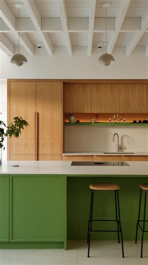 Leighton James | The Property Photographer on Instagram: "The Japandi house - Recent work for @sustainablekitchens in Henley-on-Thames of a gorgeous green and oak kitchen inspired by Japanese design and Scandinavian living. Doors – Cotham & Redland Finish – Scrumpy Oak veneer Finish – Wasabi green paint Carcasses – Birch plywood Worktops – Caesarstone Riverlet Handles – Japandi & push-to-close Follow to see inside more beautiful homes like this one or follow our own home renovation progress @tlj