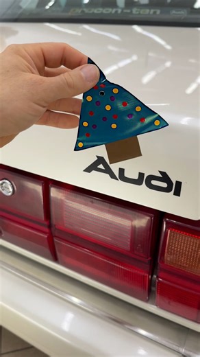 🎄✨ Easy Christmas Car Decoration | Audi V8 Trunk Tree DIY 🎁🚗 We show a simple way to create a Christmas decoration on a car 🎄 using vinyl. This time, we make a Christmas tree with ornaments on the trunk lid of an Audi V8 🚗✨. It’s an easy, creative DIY project that anyone can recreate at home. The Christmas tree is made from vinyl 🎨, and the ornaments are cut separately using a simple paper hole punch ✂️⭕. This makes the process fast, fun, and very precise. The decoration looks great, stick