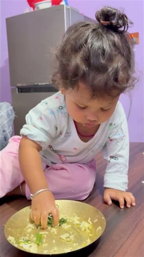 Shreeja’s Cute Self Eating Skills 🥰🍲