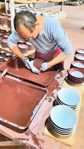 Glazing ceramic clay bowls: Enhances waterproofing, durability, and aesthetics while reducing stains