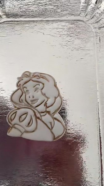 Sablé sur le thème de blanche neige #blancheneige #blancheneigeetles7nains #snowwhite #disney #snowwhiteandthesevendwarfs #sablé #sablés #disneyprincess #snowwhitedisney #biscuitblancheneige #sablésdisney #sabléspersonnalisés #biscuit #biscuitdisney #snowwhitecake #biscuitssablés #cakedecorating #cookies #cakedesign #cookie #cookiedisney