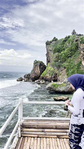 Jasa foto ,sewa kostum & jasa make up redi di pantai ngobaran ya kak 🔥 •jasa foto perfoto 5rb •paket singel 250rb •paket couple 450rb •kostum -Bali 20rb -jawa 30rb •jasa make up -reguler 100rb -medium 250rb •hair do -30rb untuk harga PAKETAN bisa langsung WA atau DM cek wa di BIO profil atau 081226837286 #fyp #fyf #jasafoto #bajuadat #yogyakarta