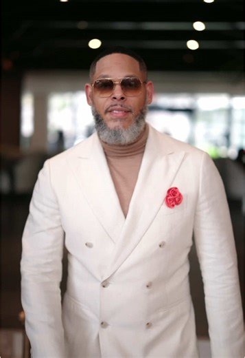 There’s A New Sheriff In Town 🤠 ⠀ Follow my new Instagram: spg_steph ⠀ #SPG #theofficialsaltandpeppergang #distinguishedgentlemen #saltandpeppergang #Houston #suitsupply #dapper #gentleman #blackmen