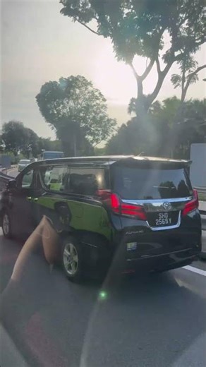 Beautiful Road Views with Moving Cars | Relaxing City Drive Scenery