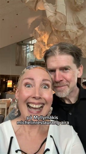 Cancerfonden on Instagram: "DAG 3 AV 4 I dagens film berättar Camilla med humor och värme om en oväntad sida av att leva med obotlig cancer – att hon faktiskt har hittat små ”fördelar”. Hon visar sitt perspektiv på hur livet kan förändras när ingenting kan tas för givet. Hon delar också hur tiden i Sveriges mästerkock gav henne vänner som betyder mycket, och hur matupplevelserna påminner henne om att kropp och själ lever. Genom gemenskap, skratt och sin passion för mat hittar hon kraft, även när