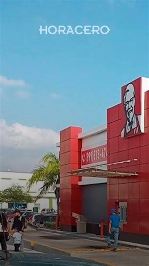 ¿Sigues comprando en el NO KFC de Reynosa? Tras las quejas por el mal servicio en el establecimiento de venta de pollo frito, la sucursal de bulevar Morelos aparece como 'Copia KFC' o 'El No KFC' 🫣 KFC México emitió un comunicado para deslindarse de las sucursales en Reynosa. KFC 🍗 | Hora Cero Web