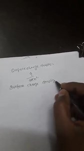 A spherical conducting shell of inner radius r 1 and outer radi... | Filo