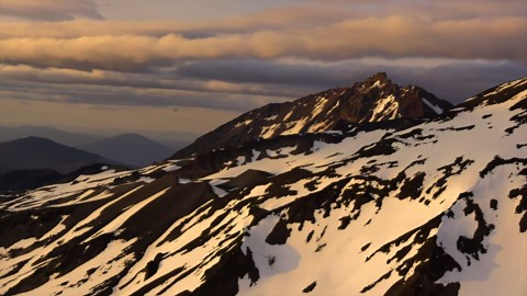 Flying Over Snowy Mountains – Bush Plane Adventure in 4K