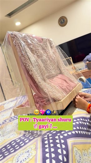 𝐒𝐔𝐍𝐃𝐀𝐑 𝐂𝐑𝐄𝐀𝐓𝐈𝐎𝐍𝐒 🕉️ on Instagram: "𝗪𝗘𝗗𝗗𝗜𝗡𝗚 𝗚𝗜𝗙𝗧𝗦 𝗣𝗔𝗖𝗞𝗜𝗡𝗚 𝗪𝗢𝗥𝗞𝗦𝗛𝗢𝗣💖 {Online Workshop on Google meet} 🗓️ Date - 30th NOVEMBER 2025 ⏰ Time - 1 to 5 pm 💻 Online on Google meet 🌟Price - ₹𝟗𝟗𝟗 Come & Learn with Us: 🔸Techniques Of Gift packing 🔸Suit packing 🔸Saree packing 🔸Height Tray packing 🔸Shrink wrap & use of heat gun (Vacuum packing) 🔸Flower bunch making 🔸Bow making 🔸How can you start your own business 🔸Price Analysis 🔸Detailed doubt sess