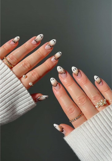 Create Stunning Ombré Ghosts Nail Art for Halloween