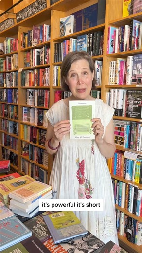 Even if you think you’ve read all of Alice McDermott’s novels, there may still be one that’s new to you! That’s what Ann discovered during a conversation with her bestie Kate DiCamillo. Grab a copy of Someone at the link below⬇️ P.S. To answer an often-asked question, Ann got this dress at a tiny boutique in Michigan that she can’t remember the name of :( New to You picks: parnassusbooks.net/newtoyou #parnassusbooks #alicemcdermott #someone #katedicamillo #annpatchett #bookrecs #newtoyou #indieb