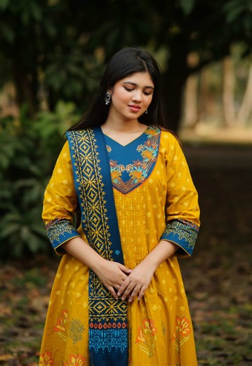 Ramna Park-এর সবুজের ভেতরে এই শুটটা শুরু হয়েছিল খুব সাধারণভাবে, কিন্তু শেষটা মোটেও সাধারণ ছিল না 🌿📸 একই জায়গা, একই আলো— কিন্তু ৭টা আলাদা ড্রেস, আর প্রতিটা ফ্রেমে আলাদা একটা mood। Dress - Bistoor :: বিস্তর ড্রেস বদল, হাঁটা, হাসি আর মাঝেমধ্যে একটু দুষ্টুমি— এই শুটটা শুধু ক্যামেরার সামনে পোজ দেওয়া না, এটা ছিল একসাথে কাজ করা, মজা করা আর মুহূর্তগুলো ন্যাচারালি উপভোগ করার গল্প 😄 Ramna Park-এর নরম আলো আর সবুজ পরিবেশের সাথে এই ৭টা ড্রেস নিজের নিজের স্টাইলে কথা বলেছে। শেষ পর্যন্ত বুঝলাম— ভালো ছবি শুধু