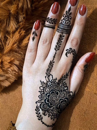 Simple Floral Eid Henna Tutorial