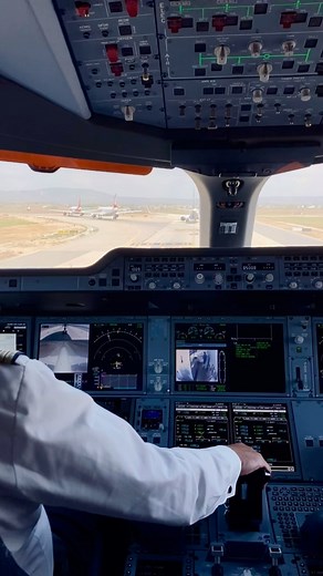 Traffic Jam at PMI / A350 ✈️ . . . . . . . . #instagramaviation #ptk_vehicles #instaplane #airplane54 #cockpitview #aviationlife #megaplane #planephotography #aviationphotography #airbus320 #boeinglovers #coaviation #kings_transports #instaplanelovers #pilot #overheadpanel #airplane_lovers #vehiclegram #aviationdaily #Aviationpics #airbusboeingaviation #a320 #planelovers #nikonphotography #a350 #nikon_photography_ #nikon_photography | Pilotstories